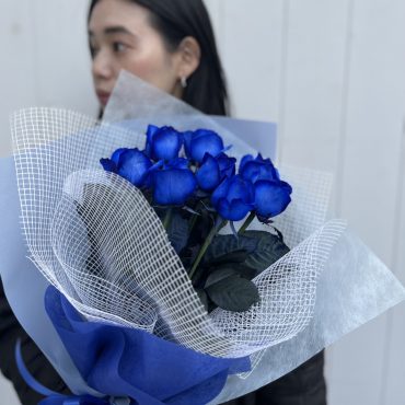 【福岡博多駅で受け取り】青いバラの成人式花束💙 福岡県産の薔薇を手作業で染めた希少なブルーローズです！花倶楽部/福岡市博多区博多駅前の花屋092-432-5087｜「花倶楽部」　（福岡県福岡市博多区の花キューピット加盟店 花屋）のブログ