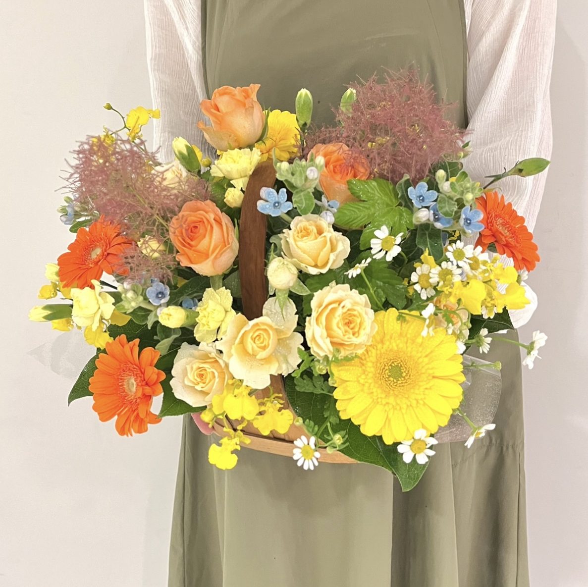 初夏のフラワーアレンジメント🌻⛱️🕶️👗花倶楽部/福岡博多・博多駅近くの花屋092-432-5087「花倶楽部」（福岡県福岡市博多区の花屋）のギャラリー写真