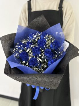 ブルーローズ11本とかすみ草のブーケ　11,880円(税込)