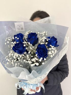 ブルーローズ5本とかすみ草の花束(白＆水色ラッピング)