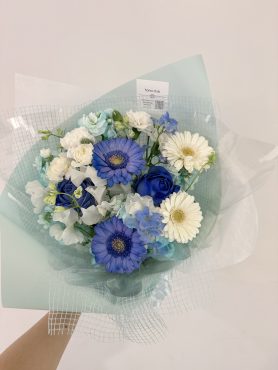 ④おまかせ花束Mサイズ(水色系)