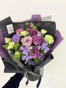 ①おまかせ花束Sサイズ＋韓国風ボリュームラッピング(むらさき系)